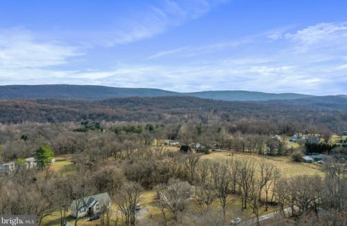 166 Hyde Park Ln, Charles Town WV  25414-4545 exterior
