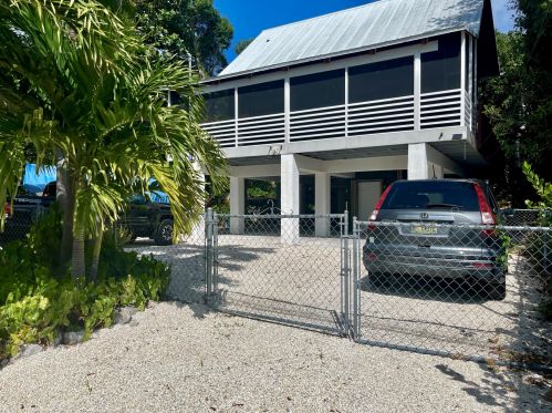 24 Bonita Ave, Key Largo, FL 33037-2930