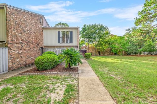 4829 Huron Dr, Pensacola, FL 32507-8740