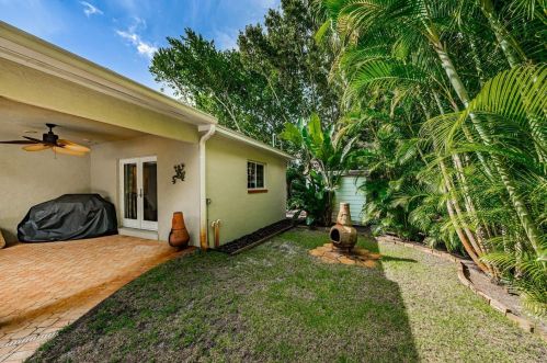 2152 75th Way, Saint Petersburg FL  33710-3846 exterior