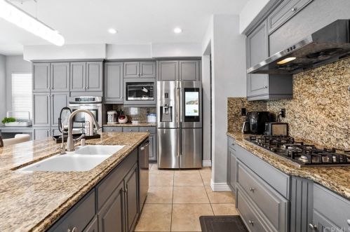 7895 Garden Park St, Chino CA  91708-7659 exterior