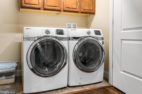 77 Midway Farms Ln, Lancaster PA  17602-2671 exterior