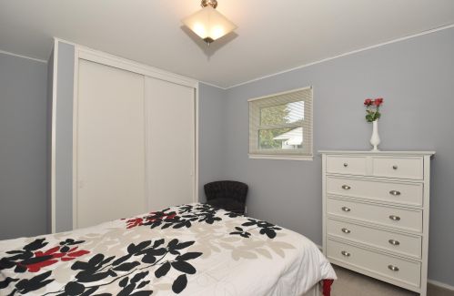 1647 Rushmore Dr, Waukesha WI  53188-2213 exterior