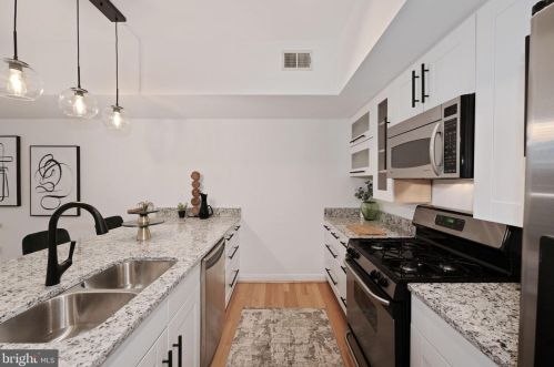 217 R St, Washington, DC 20002-2188