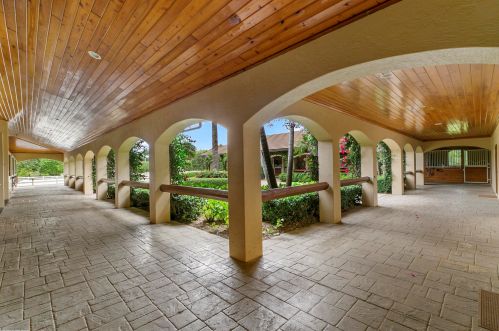 15563 Estancia Ln, West Palm Beach FL  33414-7439 exterior