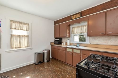 122 Hawthorne St, Roselle Park NJ  07204-1813 exterior