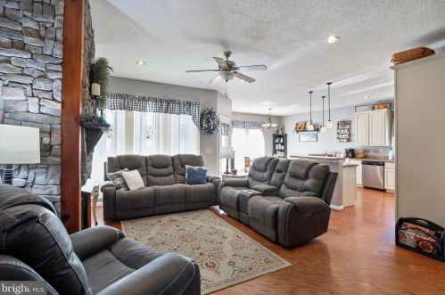 52 Oak Crest Dr, Richmond National Battlefiel VA  22835-1579 exterior