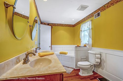 1068 Toms River Rd, Jackson Twp NJ  08527-5240 exterior