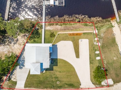 601 Riverview Dr, Carrabelle FL  32322-5054 exterior