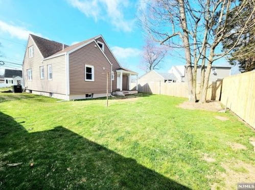 12 Lohmann Pl, Dumont NJ  07628-1520 exterior