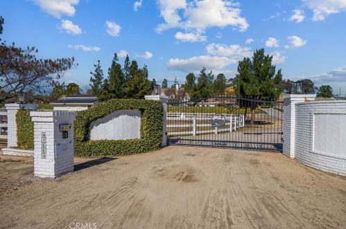 41664 Camino Del Vino, Temecula CA  92592-8439 exterior