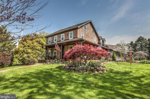 80 Meadow Rd, Swartzville, PA 17569-9556