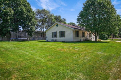 54726 Mildon Ct, Mishawaka, IN 46545-1800