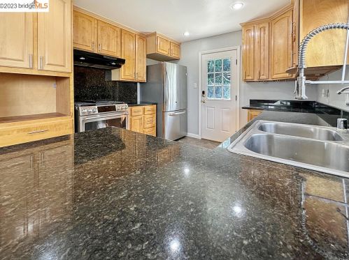 4224 Scenic Ave, West Pittsburg CA  94565-6036 exterior