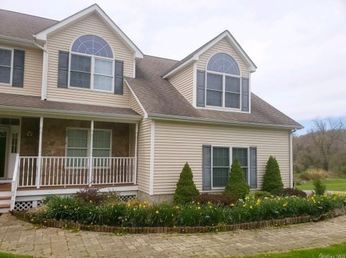 30 Washburn Rd, Poughquag, NY 12570-5052