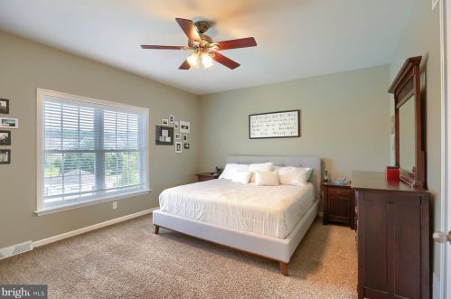 7207 Royal Oak Dr, Harrisburg PA 17112-8837 exterior