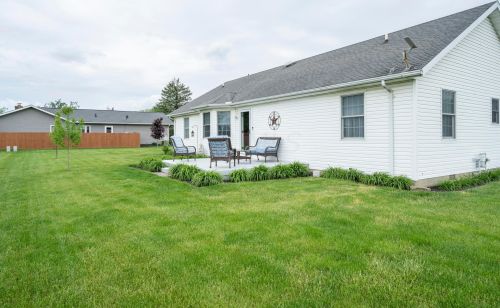 1001 Farmington Ln, Washington Ch OH  43160-8641 exterior