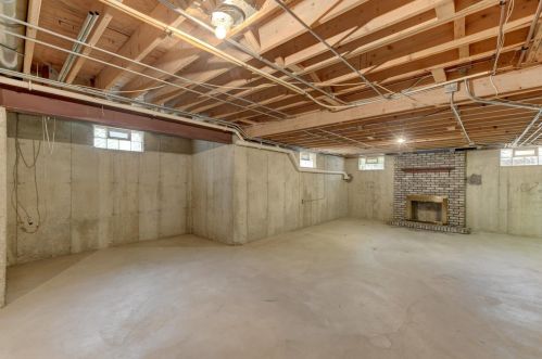 8601 Fair Oaks Ln, Dyer IN  46373-9395 exterior