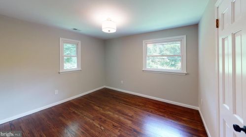 913 Lake Dr, Trenton NJ  08648-4003 exterior