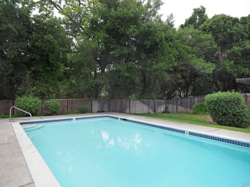 1725 Burgundy Pl, Santa Rosa, CA 95403-7213