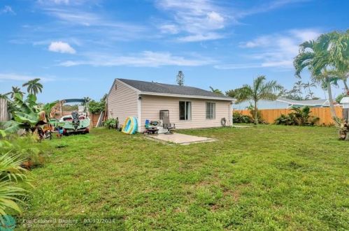 10579 Bobbie Ln, West Palm Beach FL  33411-3042 exterior