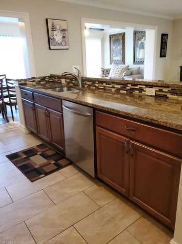 4270 Lakewood Blvd, Naples, FL 34112-6120
