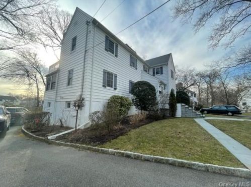 28 Parkway Cir, Mount Vernon NY  10552-1916 exterior