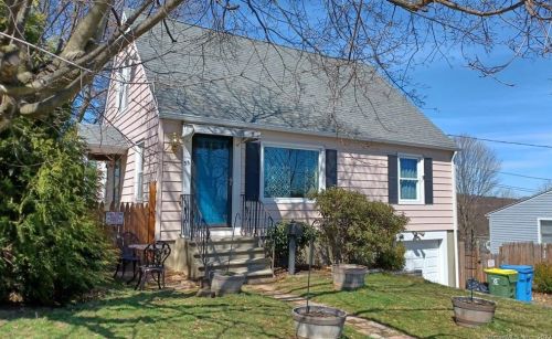 35 Ferndale Ave, Waterbury, CT 06708-1706