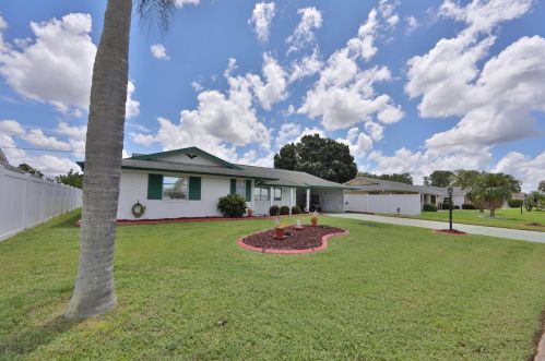 1205 Hacienda Dr, Ruskin, FL 33573-5525