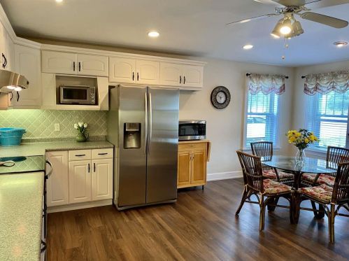 7 Harvey Rd, Londonderry NH  03053-7412 exterior