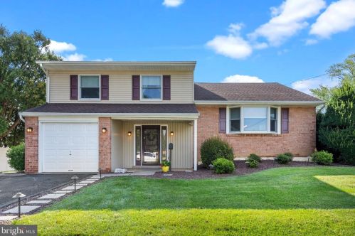 1317 Whitney Rd, Southampton, PA 18966-3572