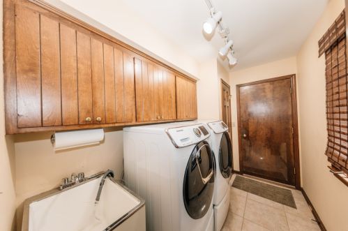 12427 Golf Dr, Thiensville WI  53092-2462 exterior