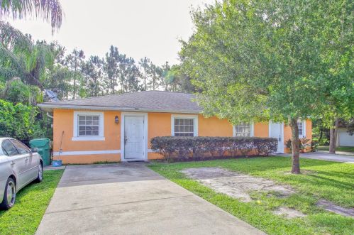 423 Easy St, Deland, FL 32724-6144