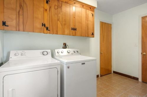 53 Edmund St, Manchester CT  06040-3811 exterior