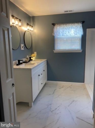 1244 Tristram Cir, West Deptford NJ  08051-2247 exterior