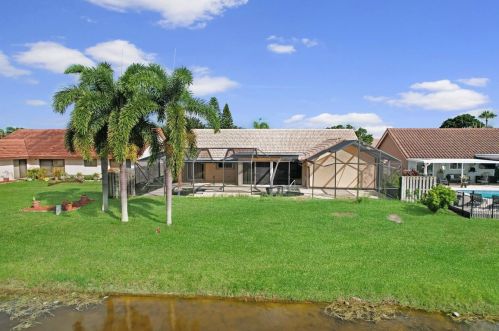 5581 Spring Lake Ter, Boynton Beach, FL 33437-3351