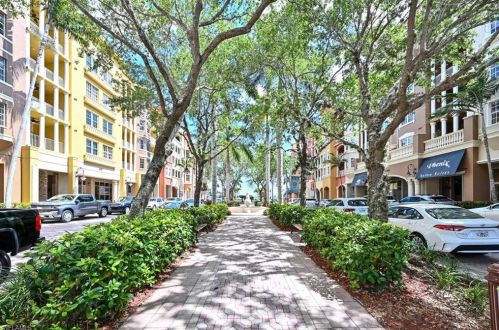401 Bayfront Pl, Naples FL  34102-6455 exterior