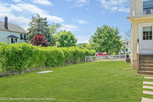 28 Bentley Ave, Trenton NJ  08619-3720 exterior