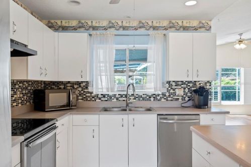 1845 Mango Tree Dr, Edgewater FL 32141-3925 exterior