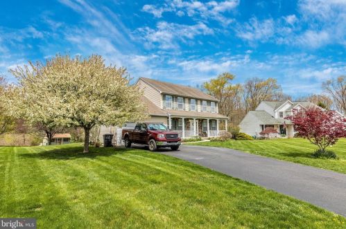 309 Williams Cir, Collegeville PA  19473-2344 exterior