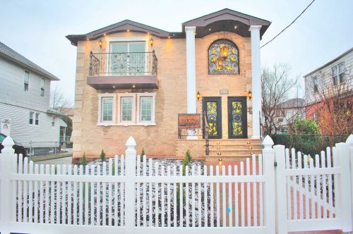 141-29 243rd St, Jamaica, NY 11422-1319