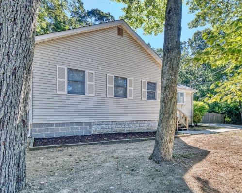 77 High Hill Dr, Scotts Beach, NY 11789-2227