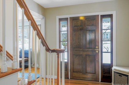 121 Dundee Rd, Stamford, CT 06903-3625