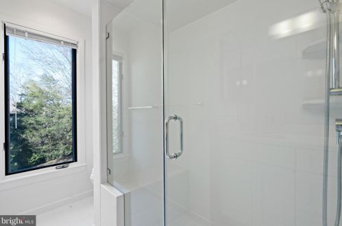 12015 Walnut Branch Rd, Herndon VA  20194-5616 exterior