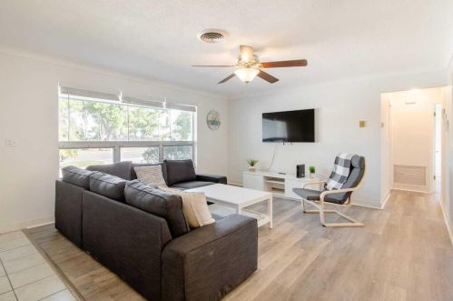 182 27th Ave, Boynton Beach, FL 33435-7629