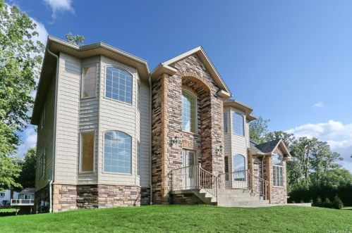 5 Gala Ct, Congers, NY 10920-1539