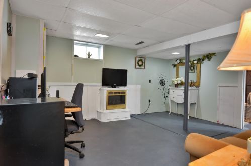 32 Fairview Ave, Nashua NH 03060-4105 exterior