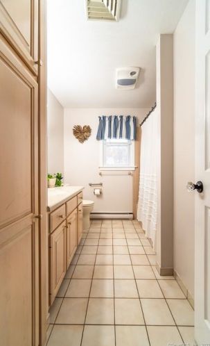 148 Dorothy Dr, Middletown CT  06457-5304 exterior