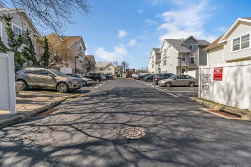 1 Southfield Ave, Stamford CT  06902-7200 exterior