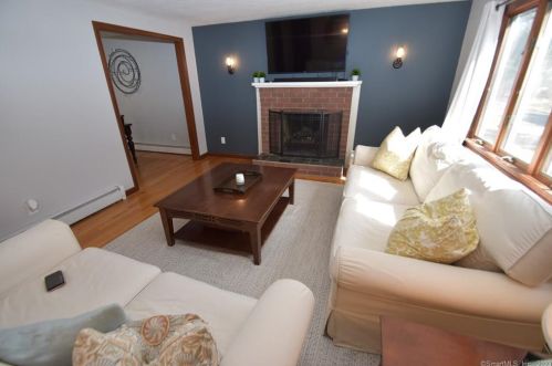 10 Chapman Rd, East Hampton CT  06424-1310 exterior